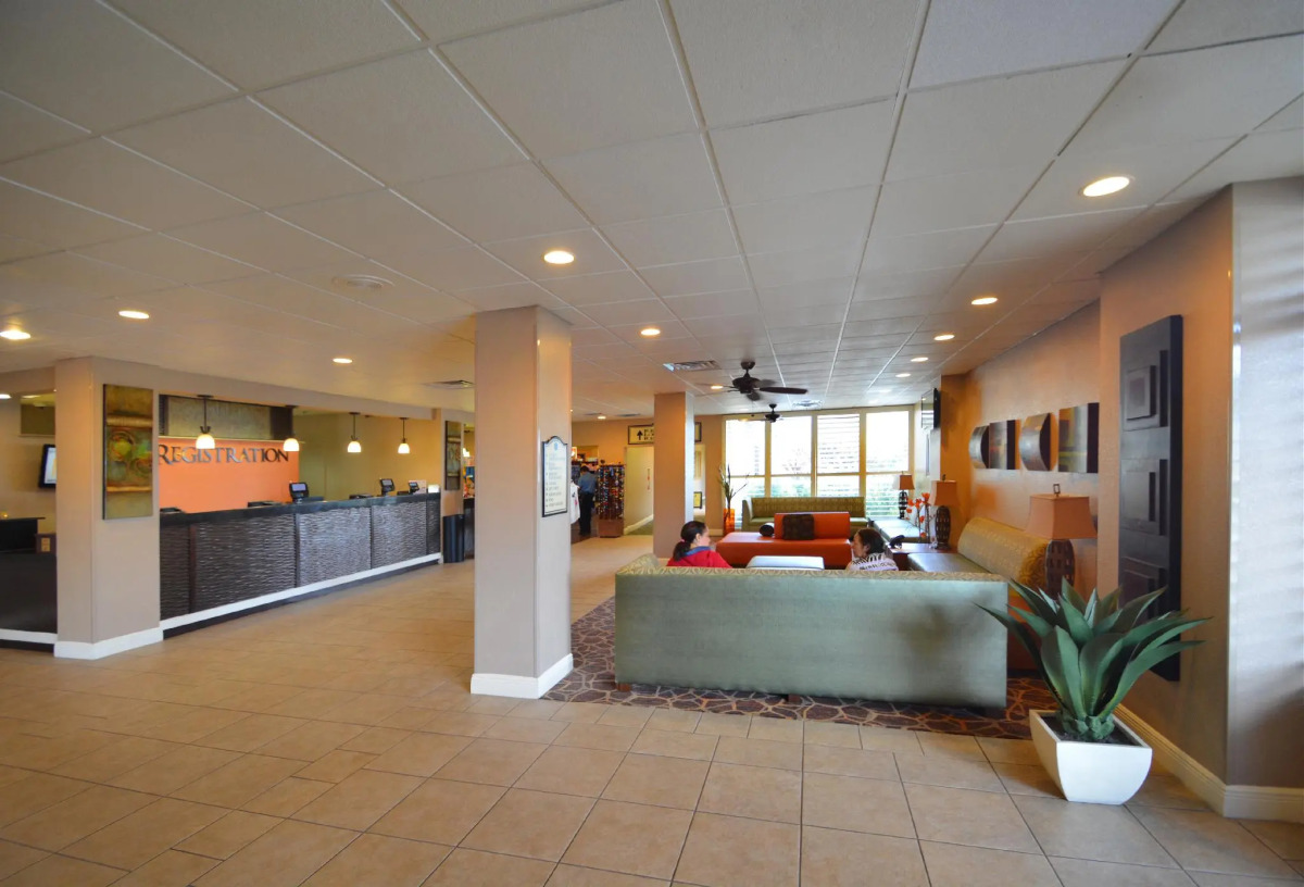 Rosen Inn, closest to Universal