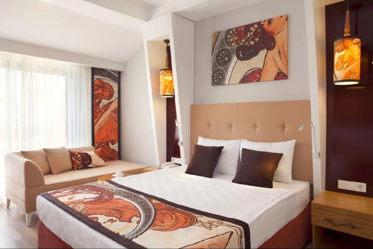 Hotel Orange Palace Side