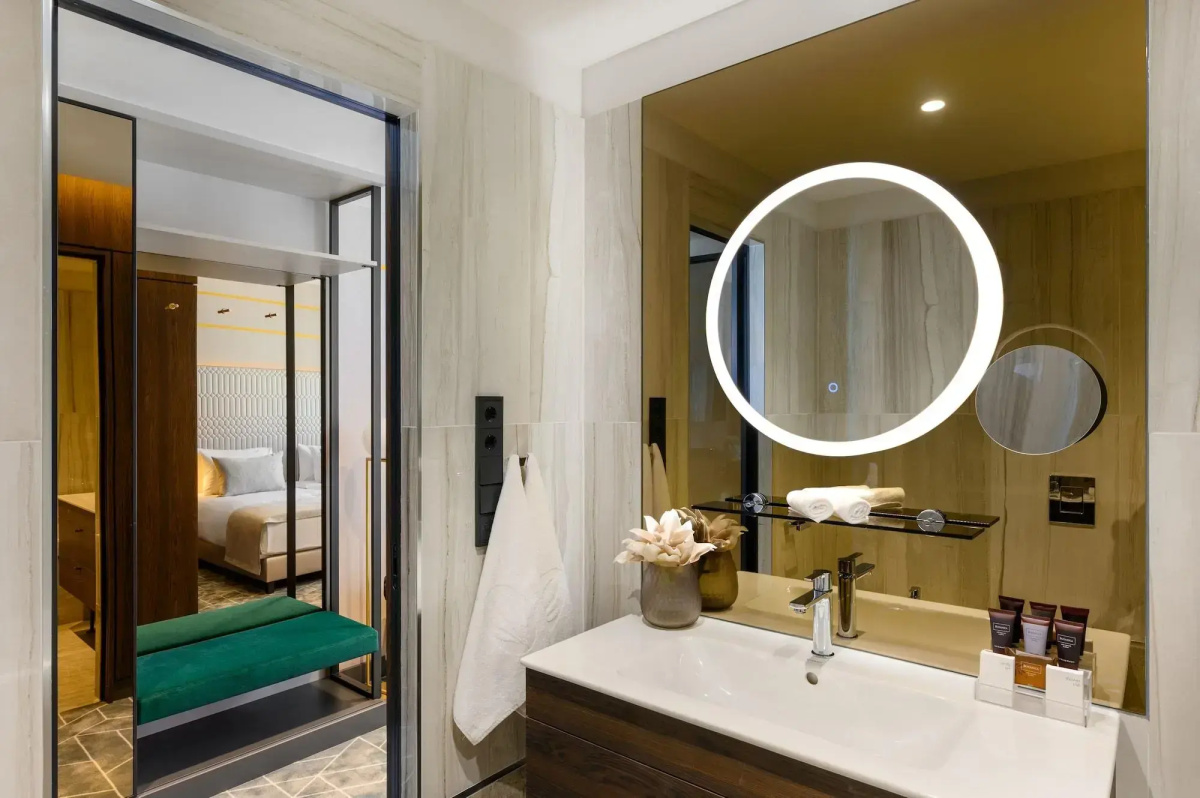 Emerald Downtown Suites