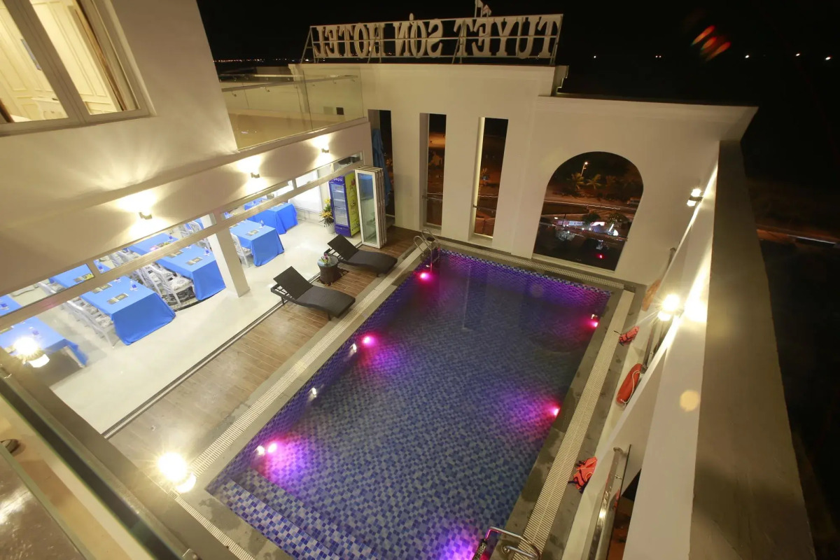 Tuyet Son Hotel