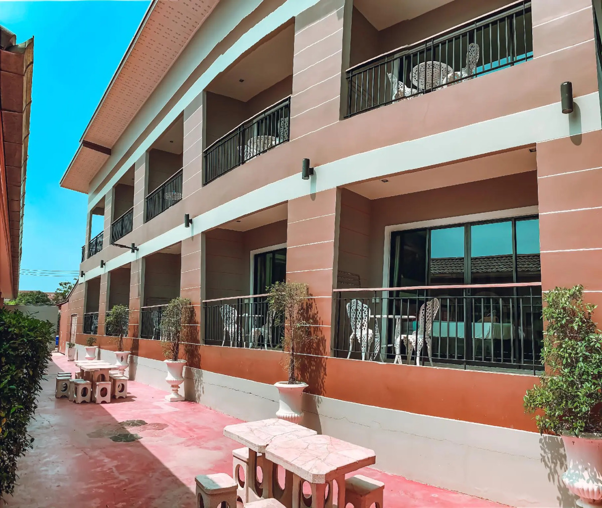 Bee Orchid Pool Villa