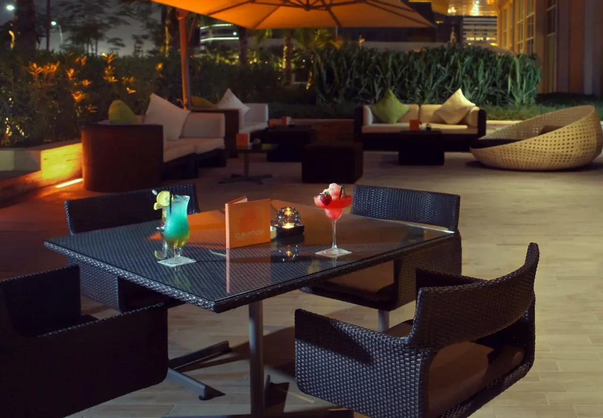 Отель Yas Plaza Circuit