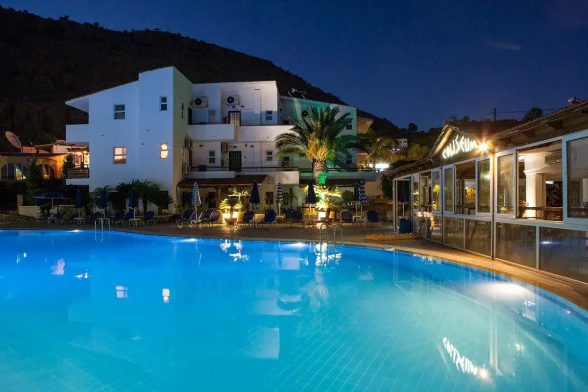 Coliseum Studios & Apartments