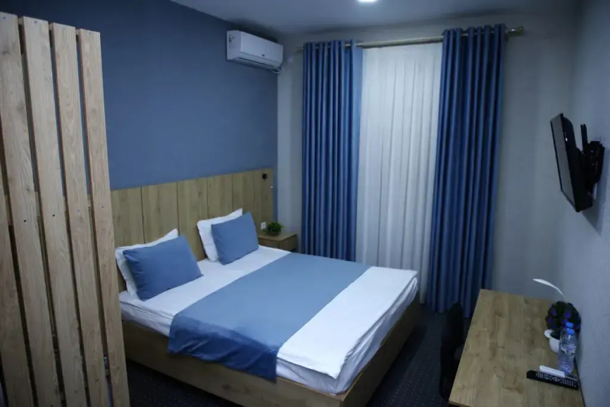 Apple Hotel