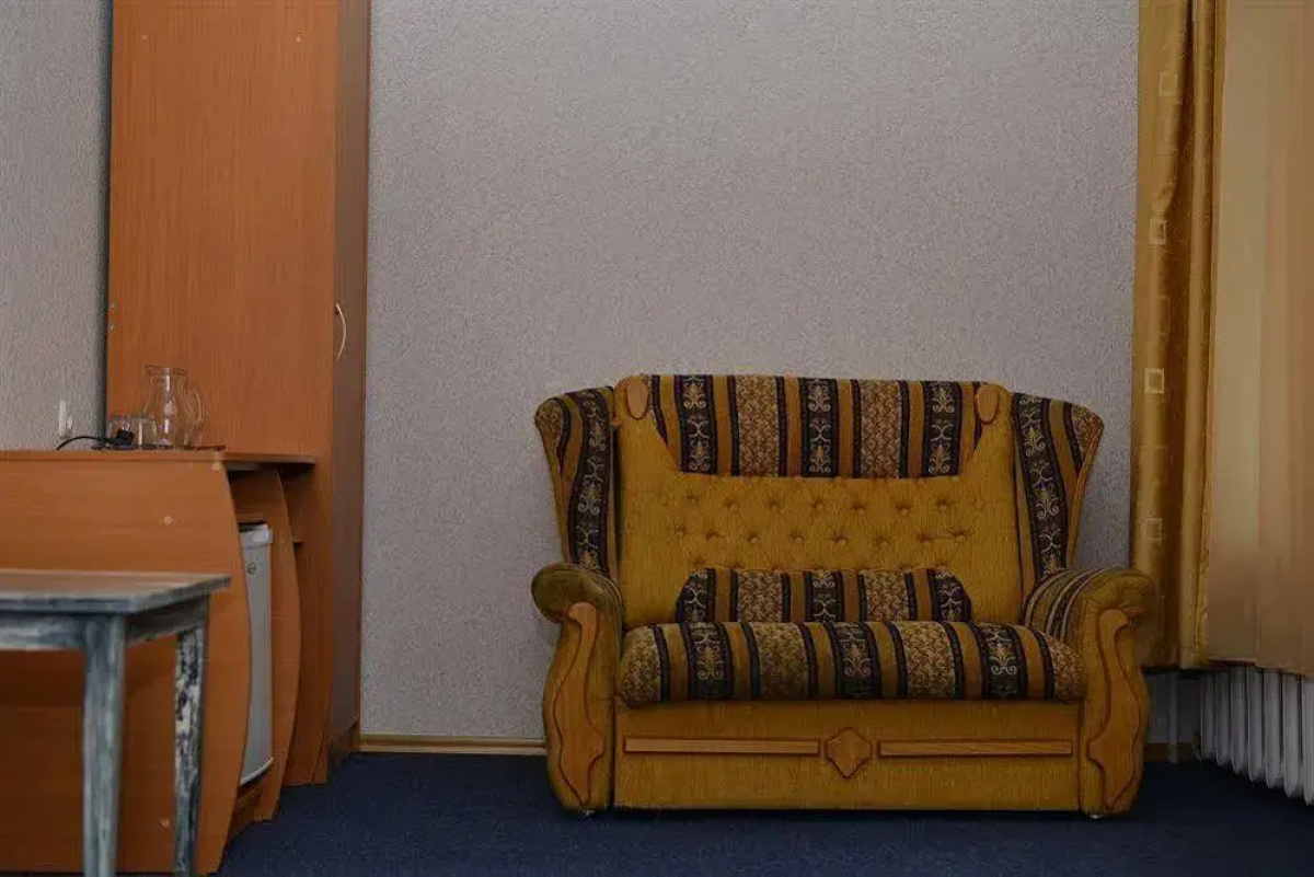 Happy Hotel