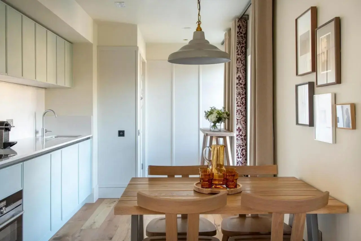 Abbey Strand Apartments, at Holyrood