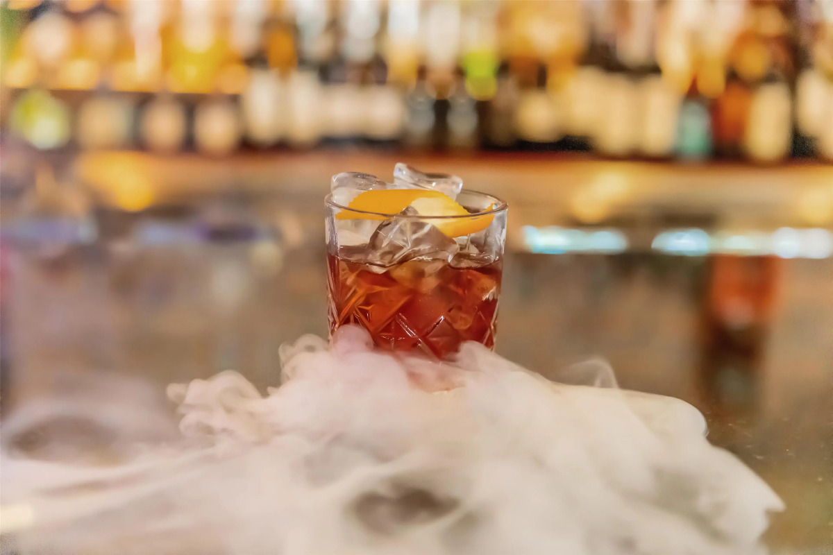 Отель Radisson Blu Hotel, Dubai Canal View