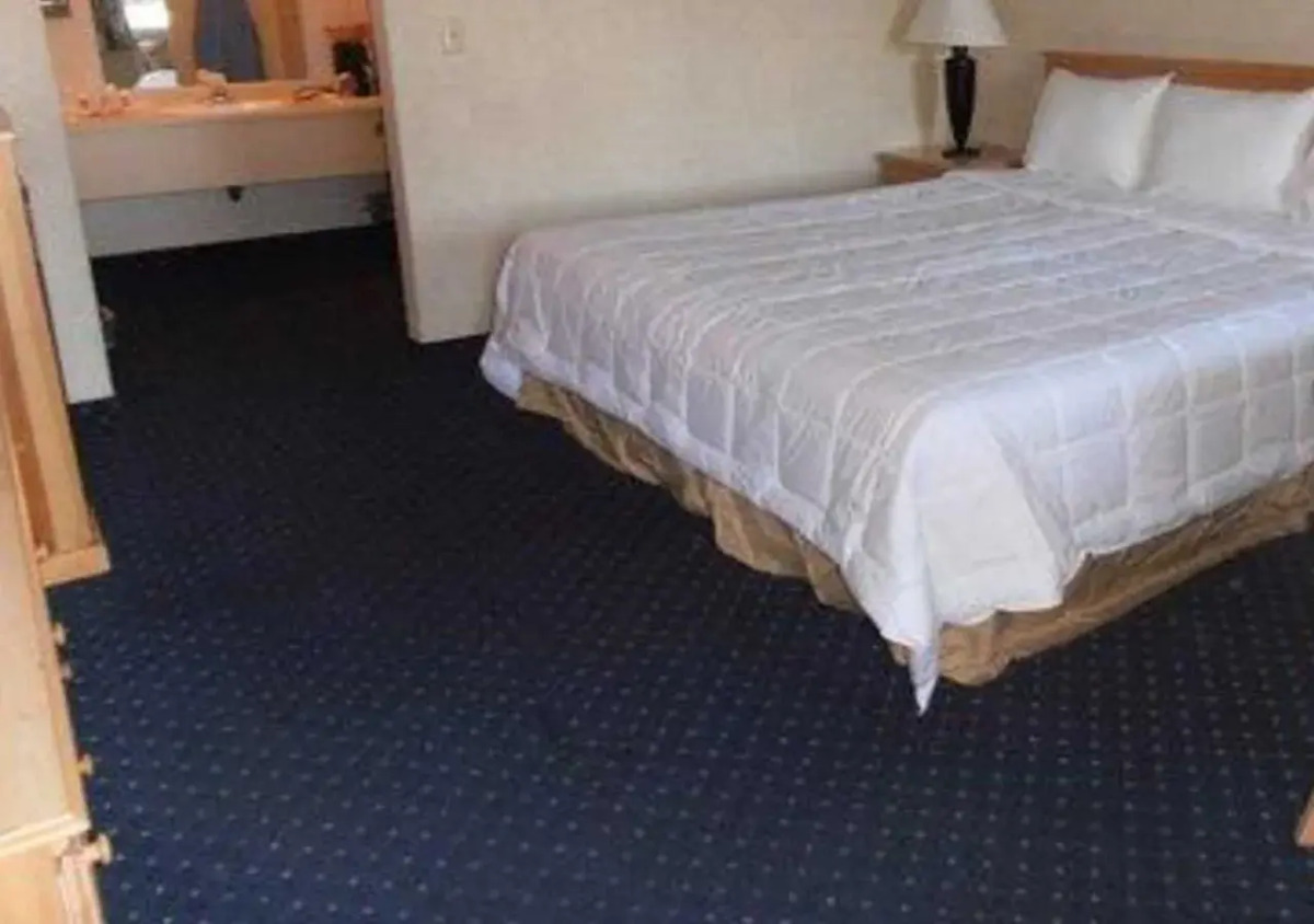 Econo Lodge Inn & Suites Central