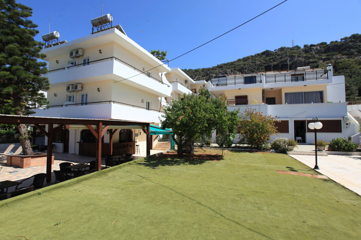 Iraklis Studios & Apartments