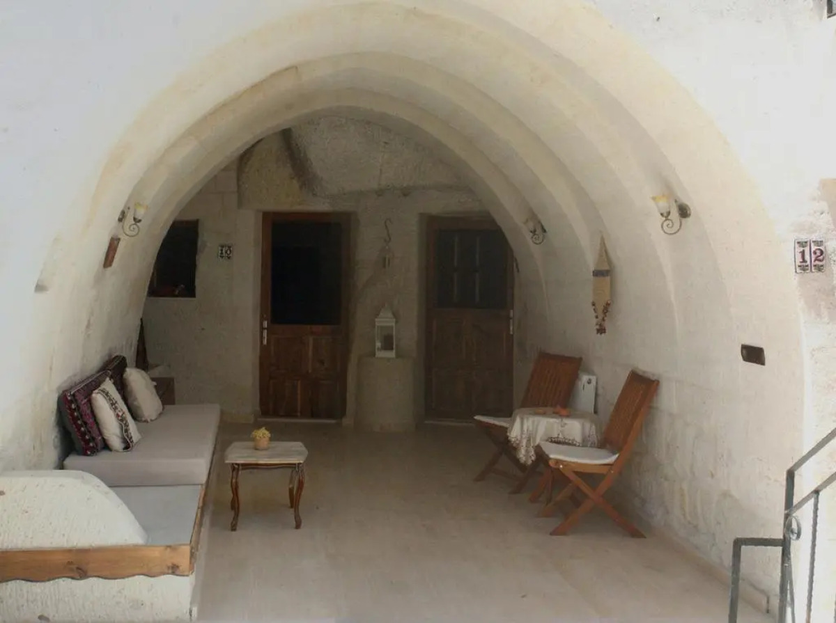 El Puente Cave Hotel