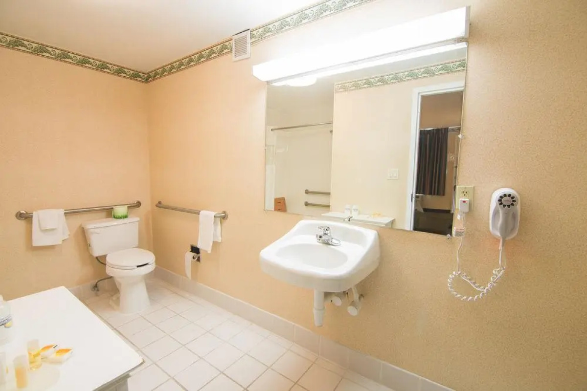 莱瑟姆戴斯套房酒店/北阿尔巴尼(Albany Airport Hotel)