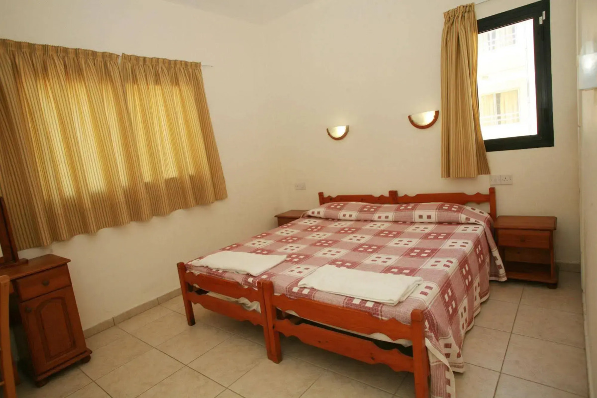 New York Plaza Hotel Apartments