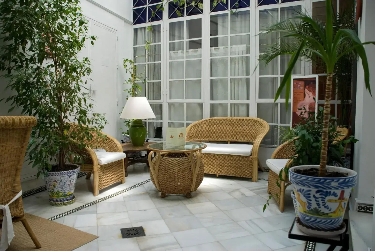 Abril Hotel