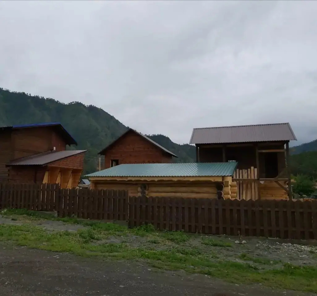 Усадьба у горы