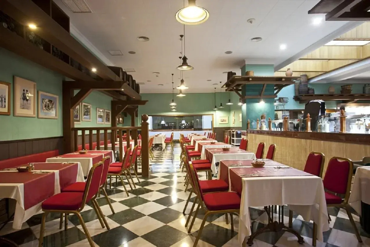 Отель Ilunion Les Corts Spa