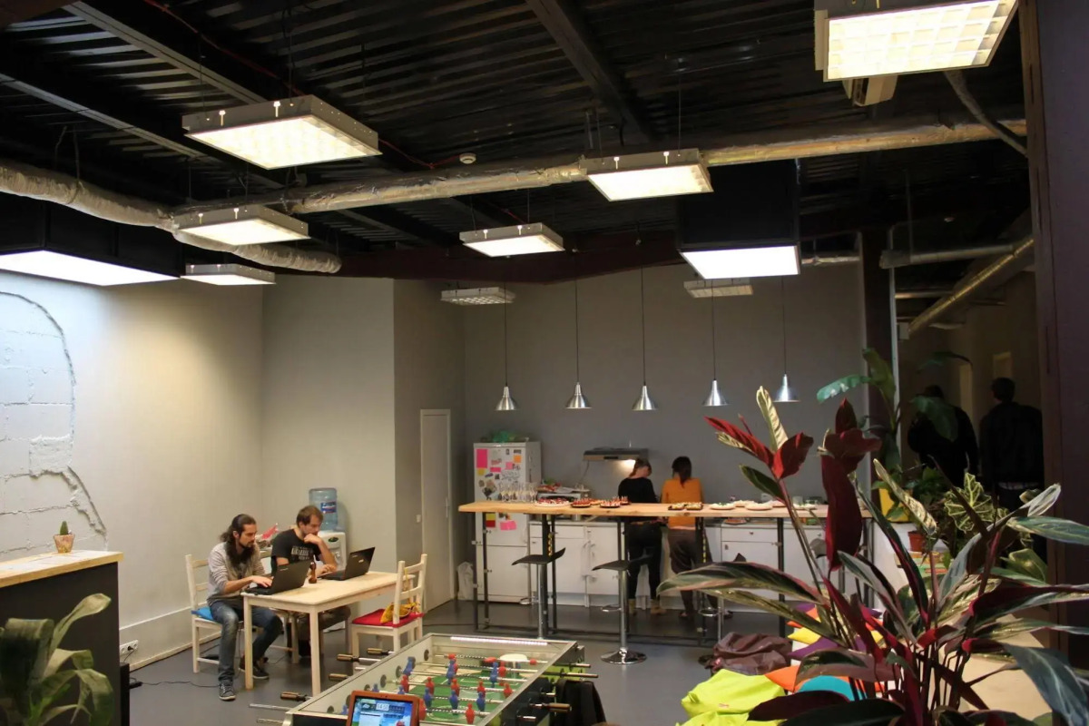 Fabrika Hostel - Vozduh Group