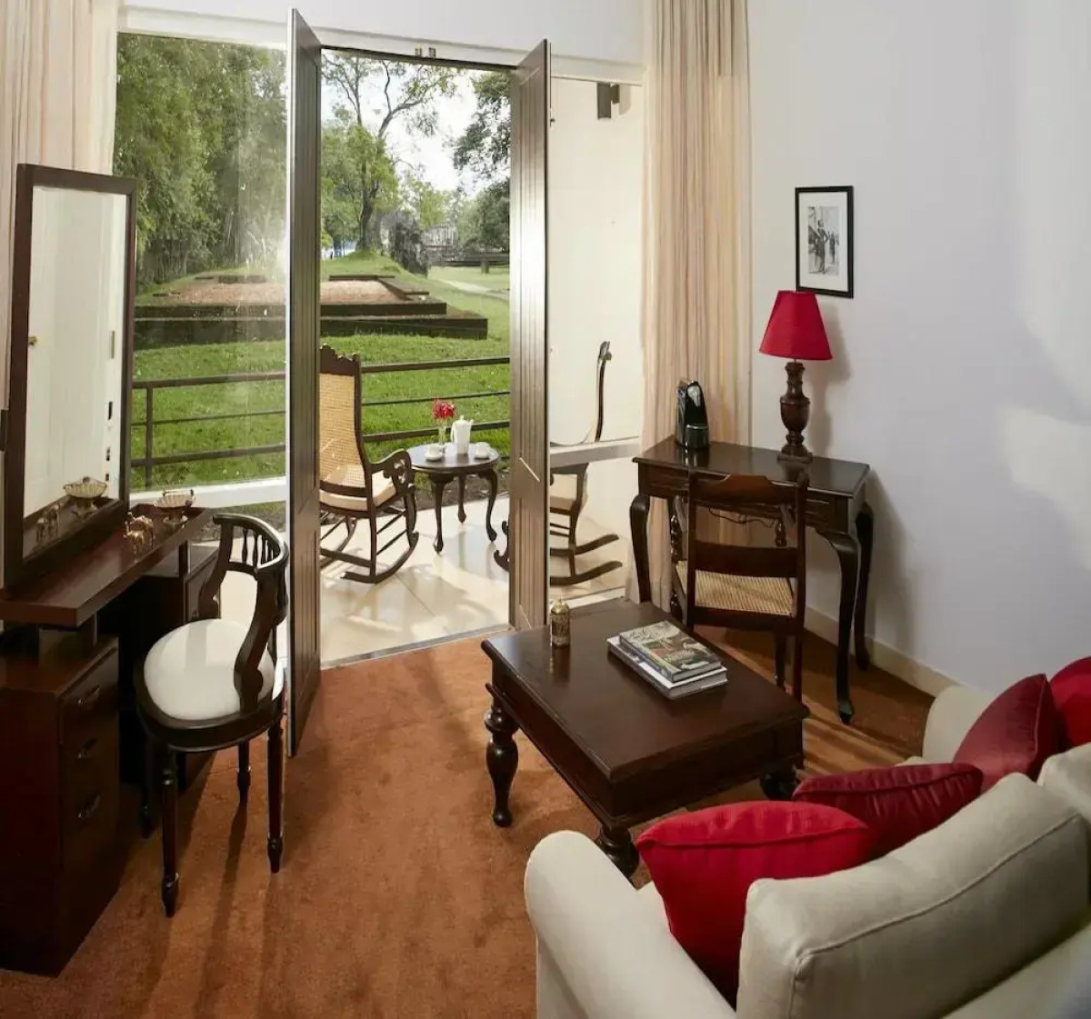 Ekho Lake House Polonnaruwa