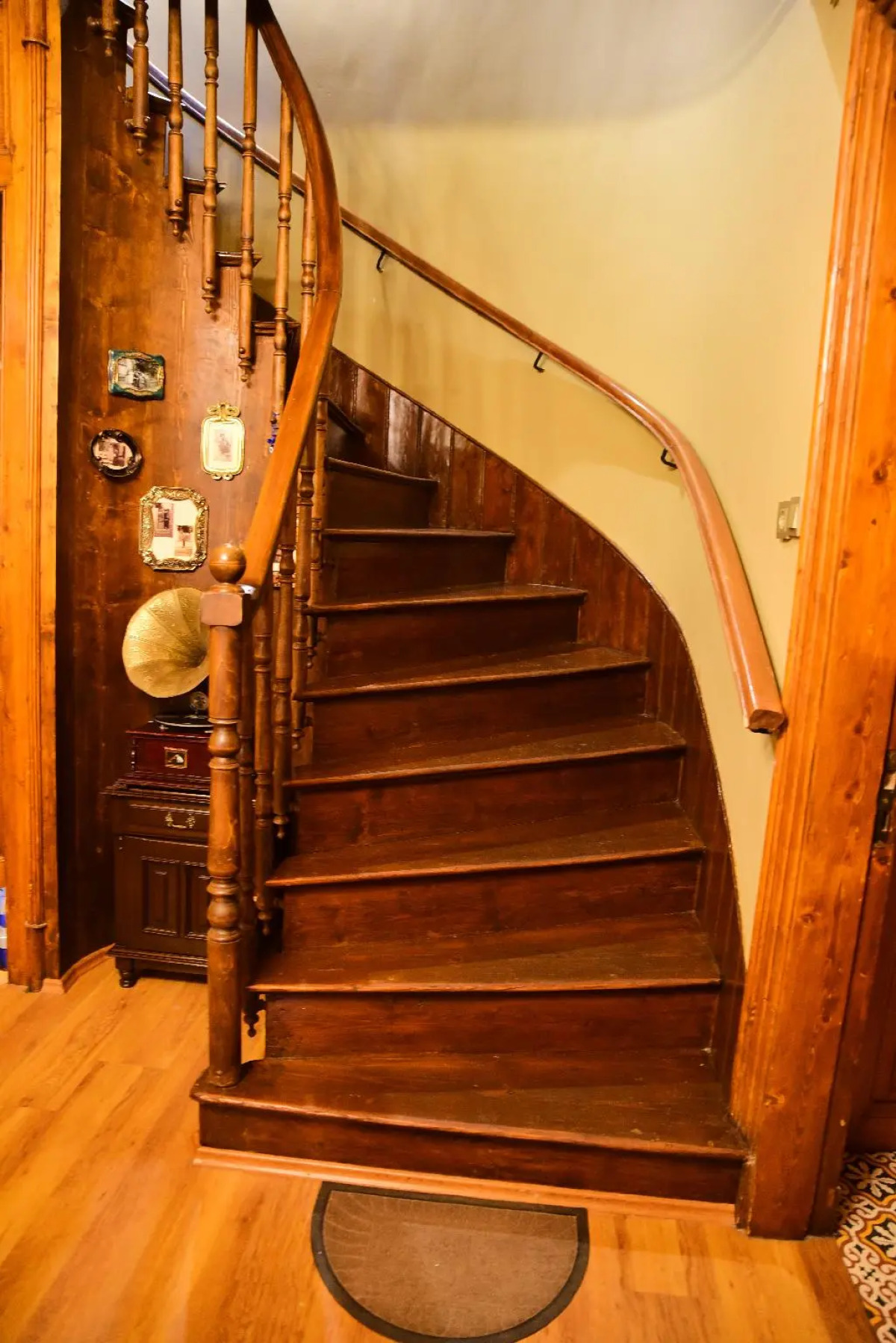 Ottoman Suites by Seratonin