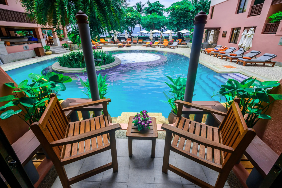 Seaview Patong Hotel