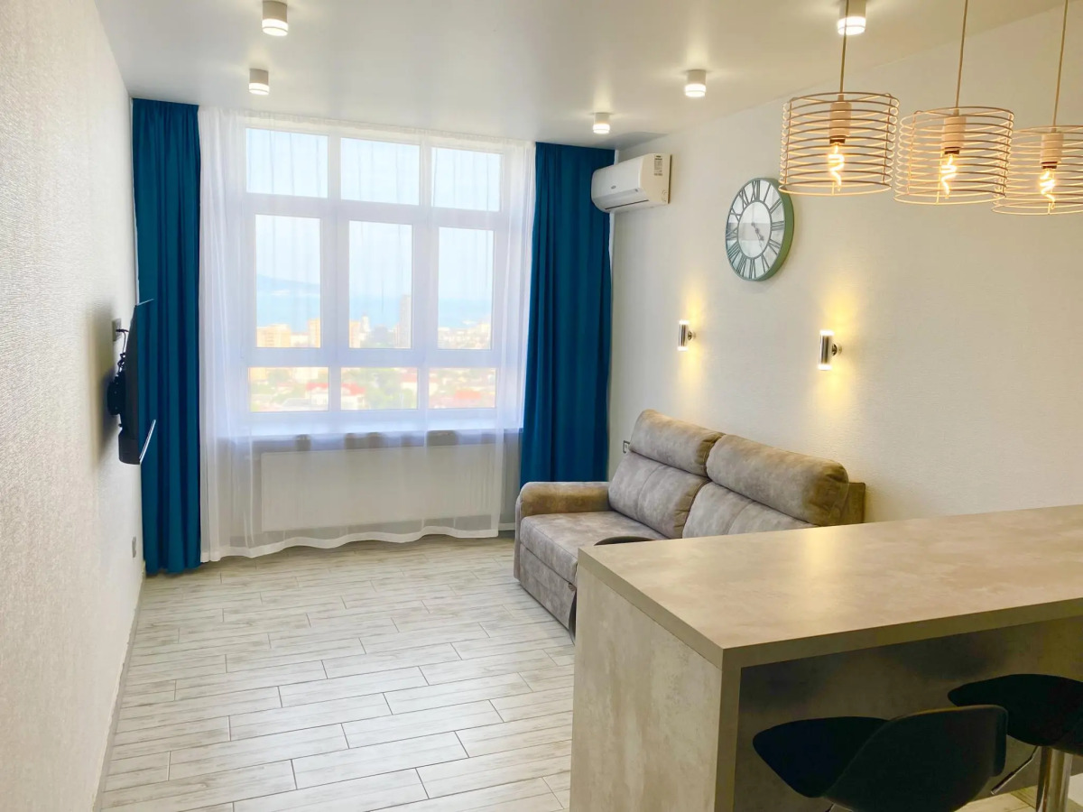 Вокруг света на улице Революции 1905 года