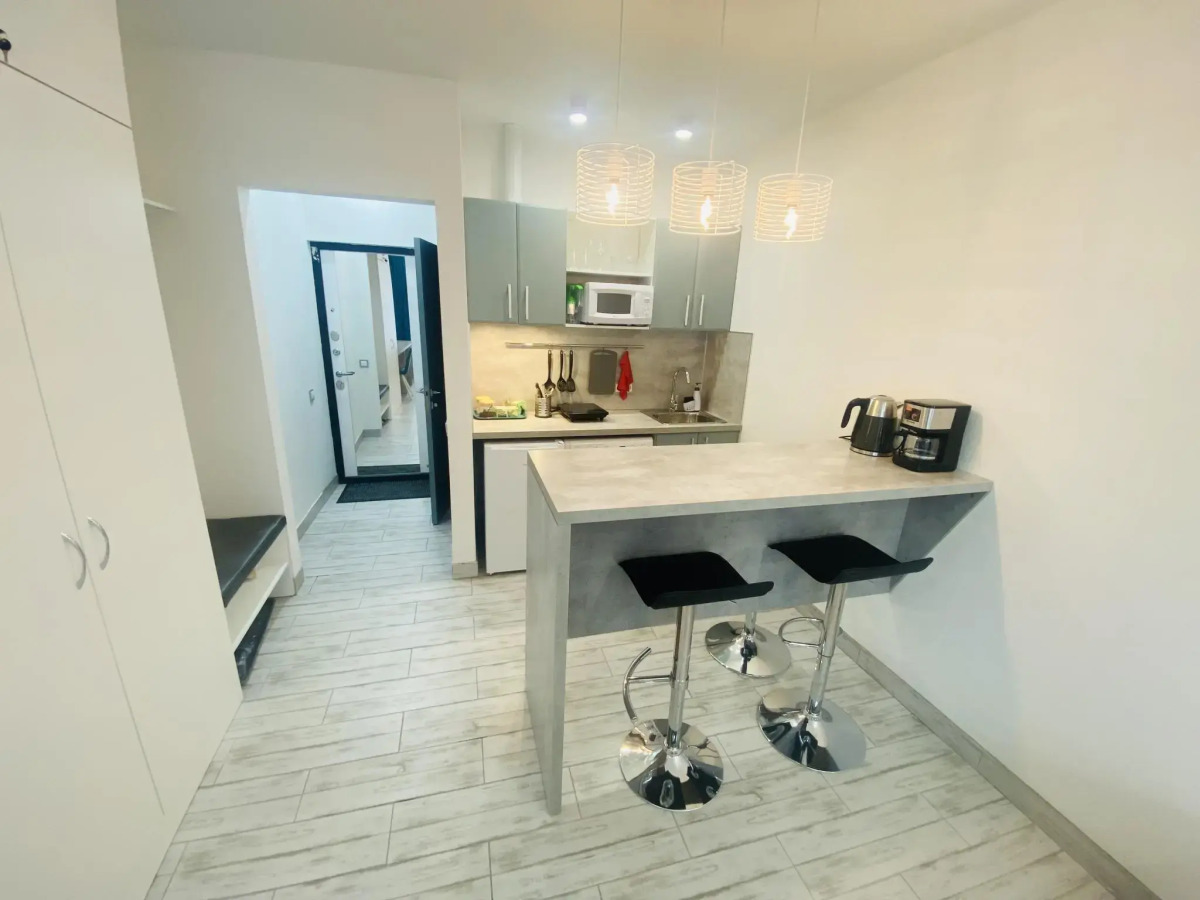 Вокруг света на улице Революции 1905 года