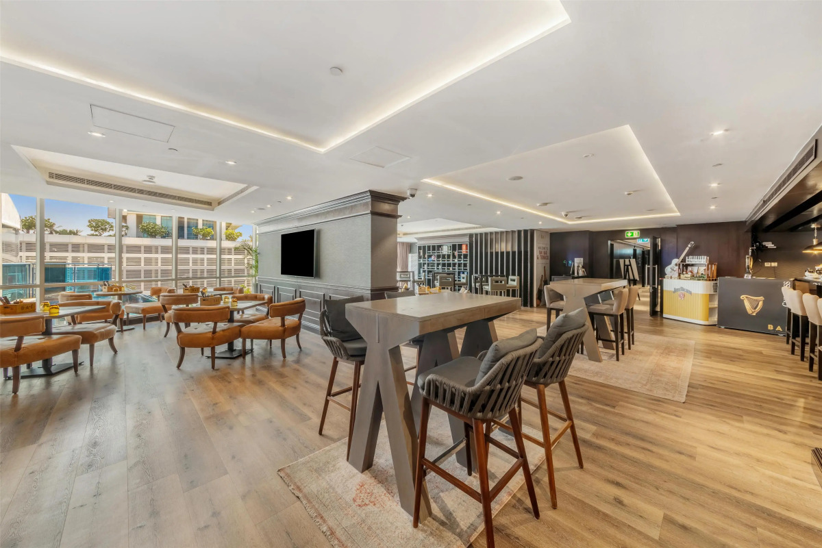 Отель Radisson Blu Hotel, Dubai Canal View