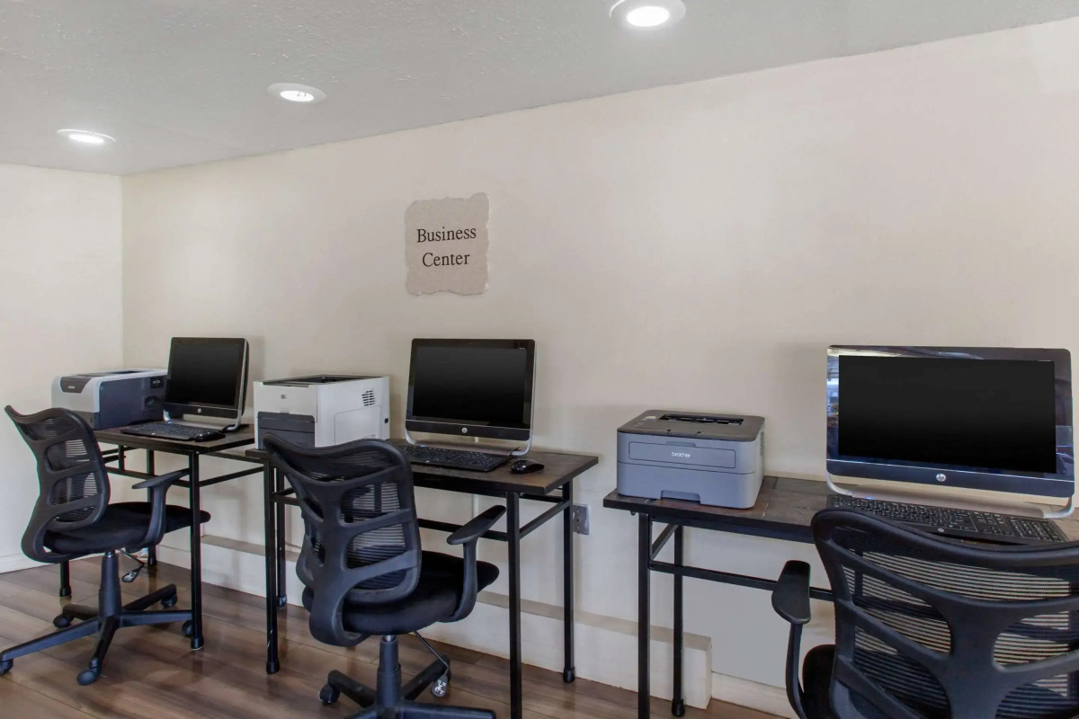 Quality Inn View of Lake Powell - Page