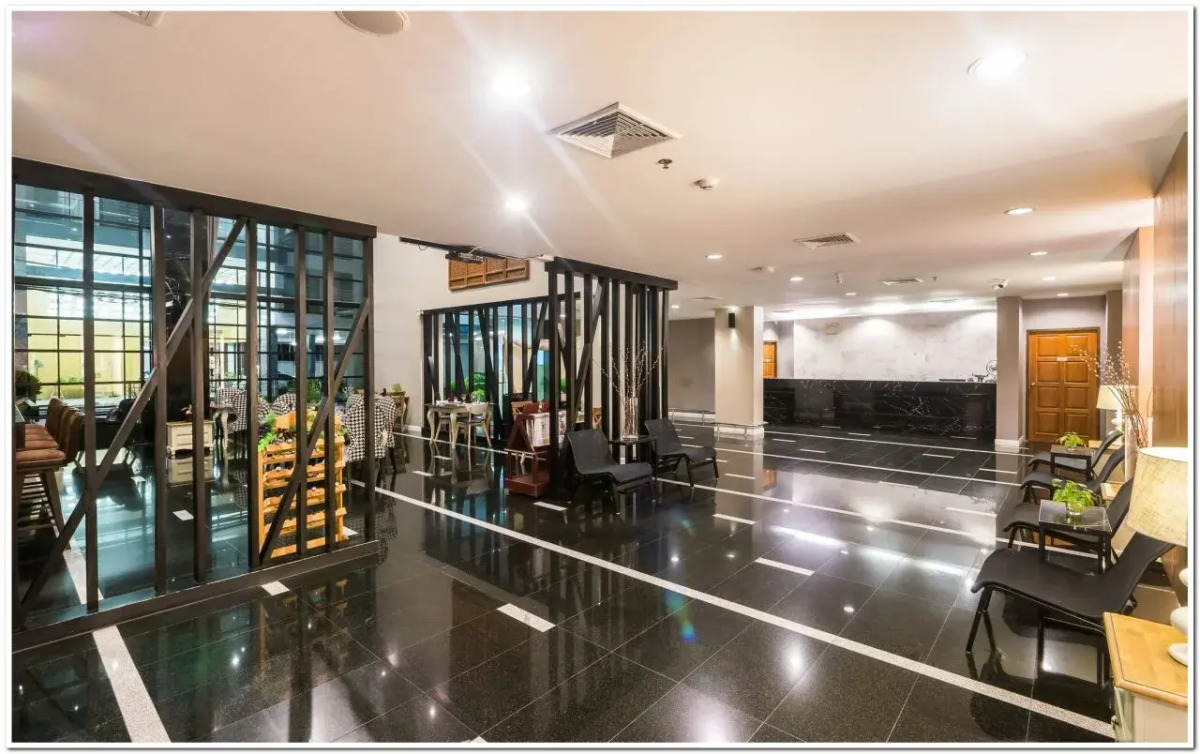 Sea Me Spring Too Hotel