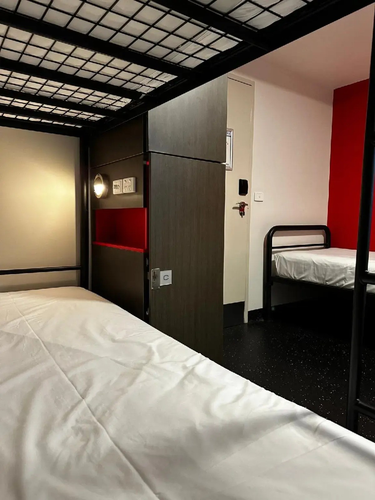 Space Hotel - Hostel