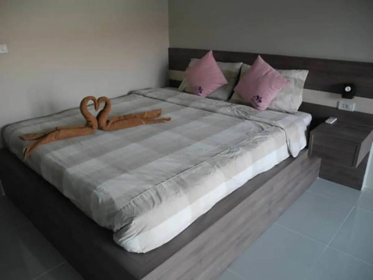 Bee Orchid Pool Villa