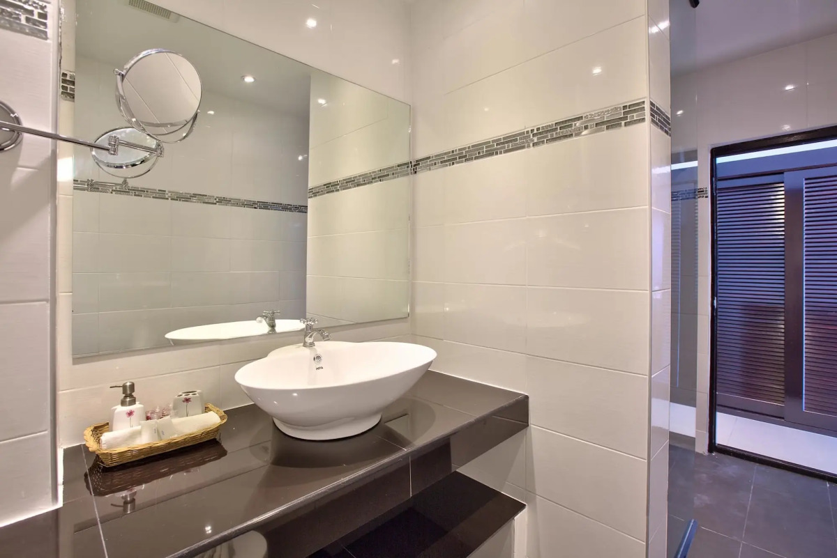 Crystal Bay Beach Resort