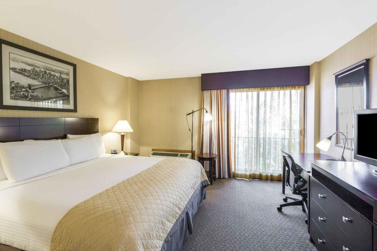 Wyndham Garden Hotel Newark Airport