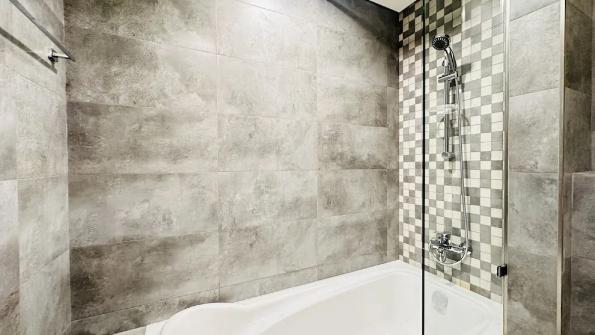 Luxury Spacious Apartment Near Downtown with Balcony and Free Parking by Belvilla