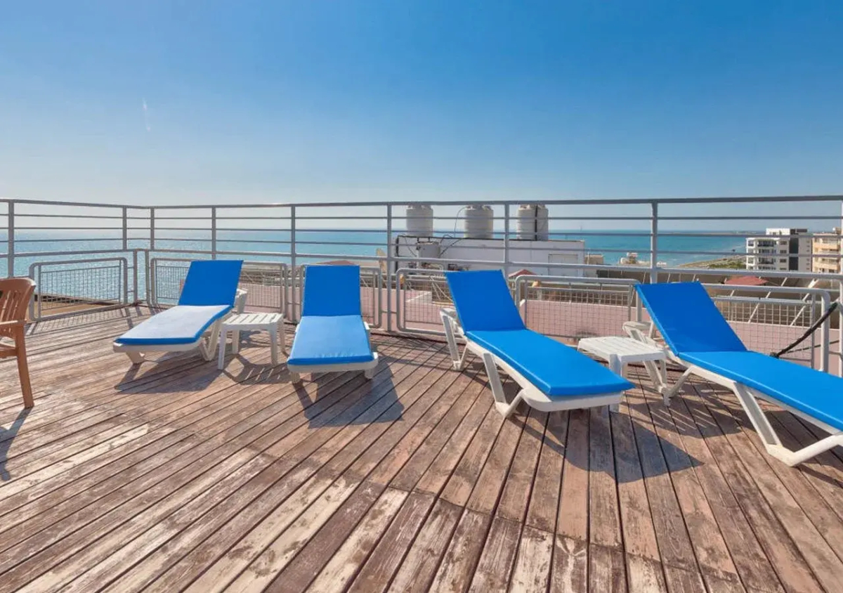 Mackenzie Beach Hotel & Apartments