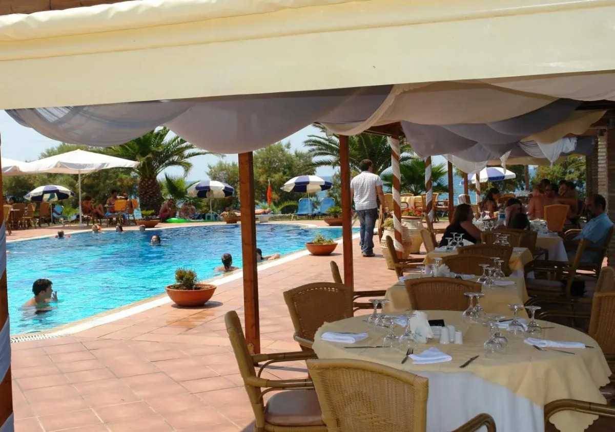 Oasis Hotel Kyparissia