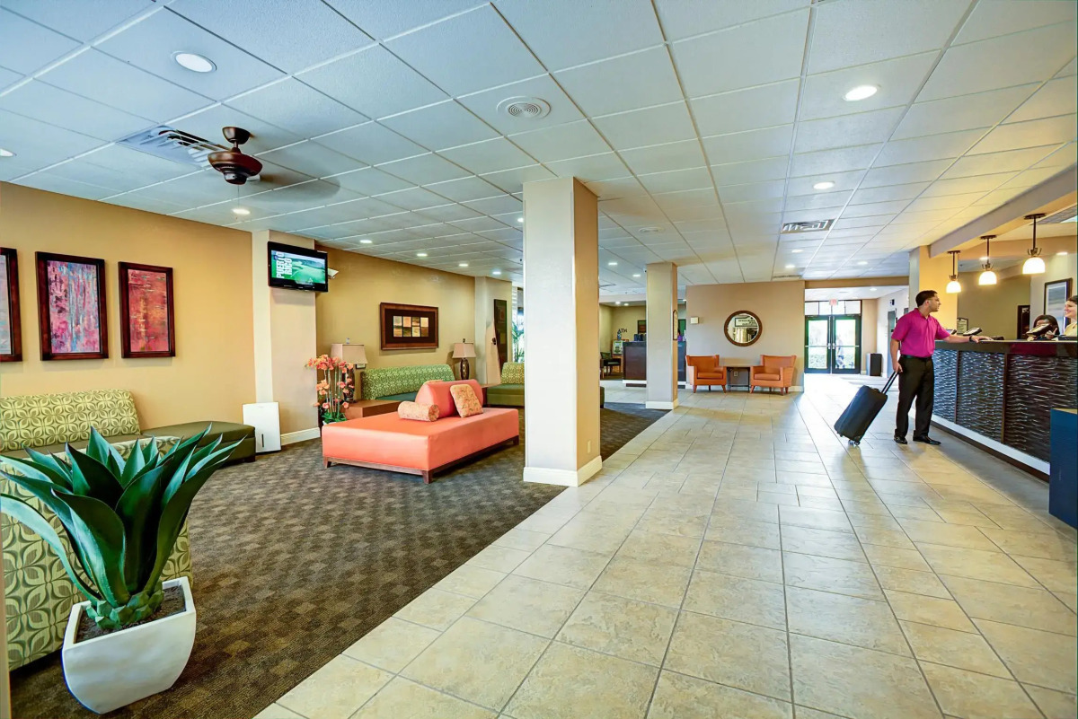 Rosen Inn, closest to Universal