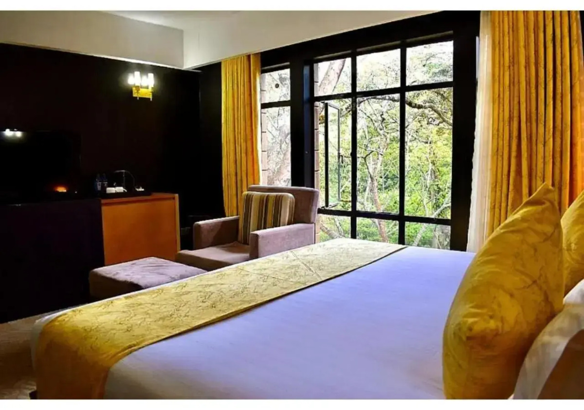 West Wood Hotel