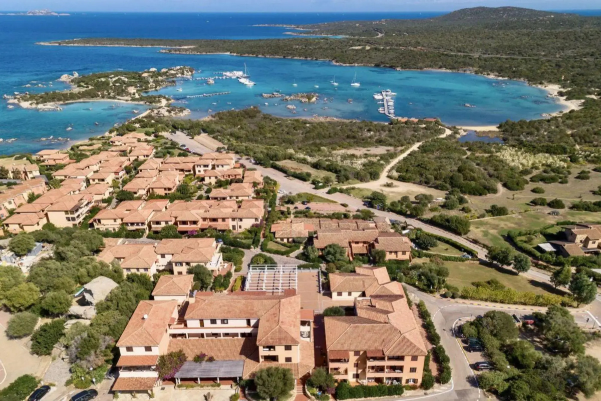 Baia de Bahas Residence