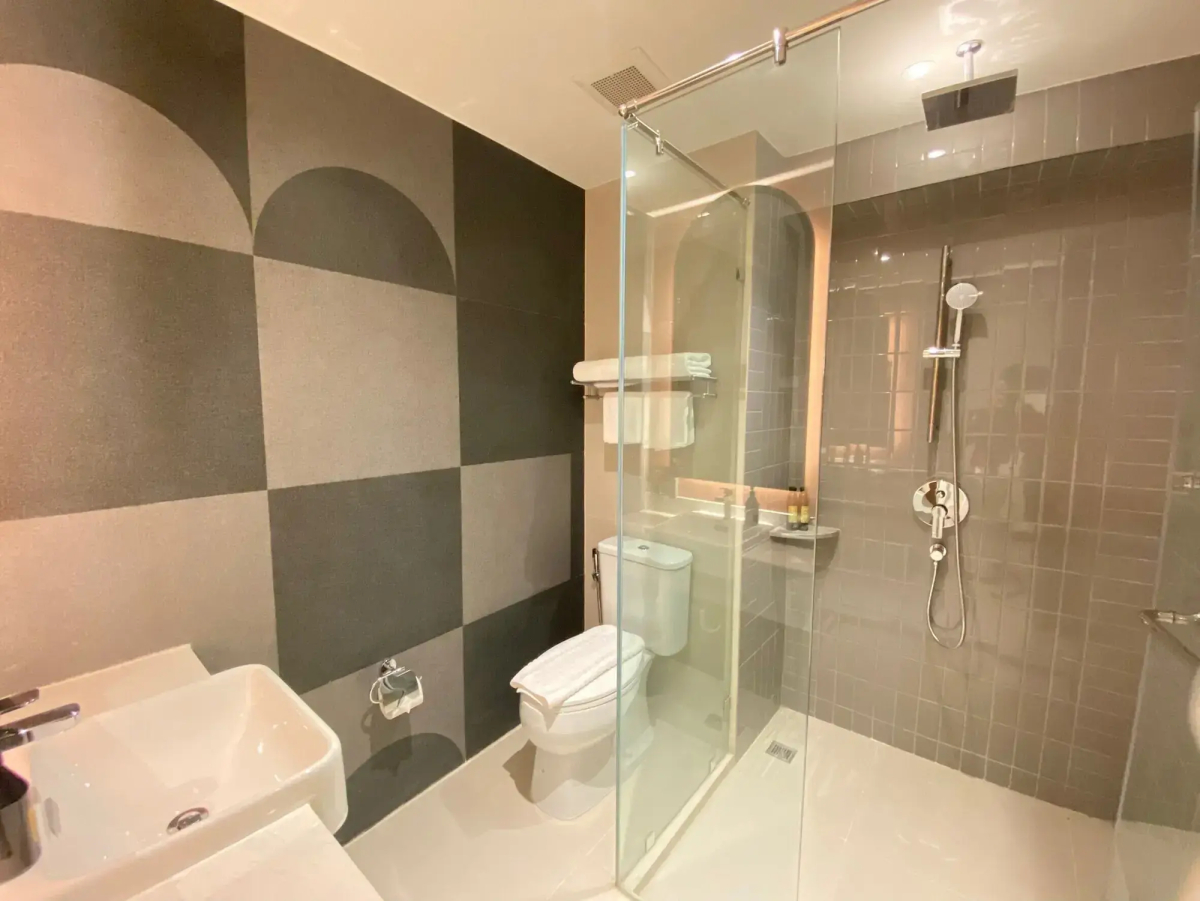 The Quarter Onnut by UHG