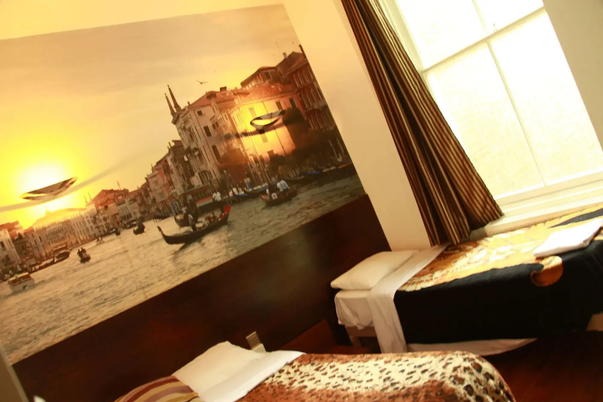 Exhibition Court Hotel 4