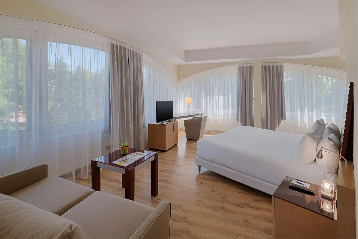 Отель NH Milano 2