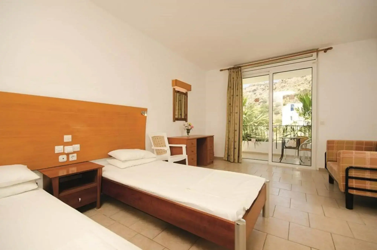 Coliseum Studios & Apartments
