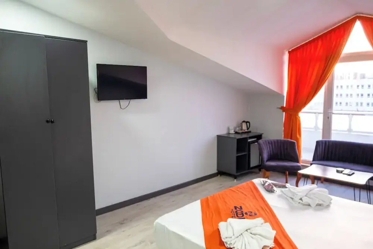 Zoom Hotel