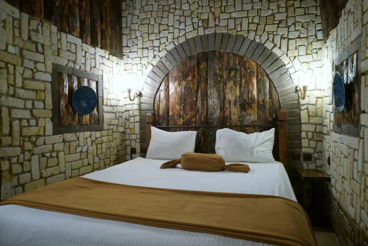 Elite Cave Suites