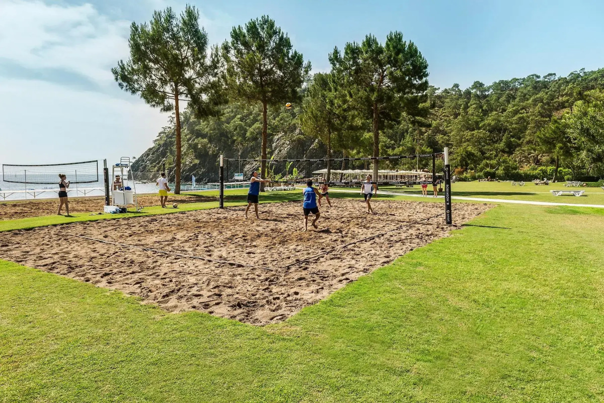 Robinson Camyuva - Adults only