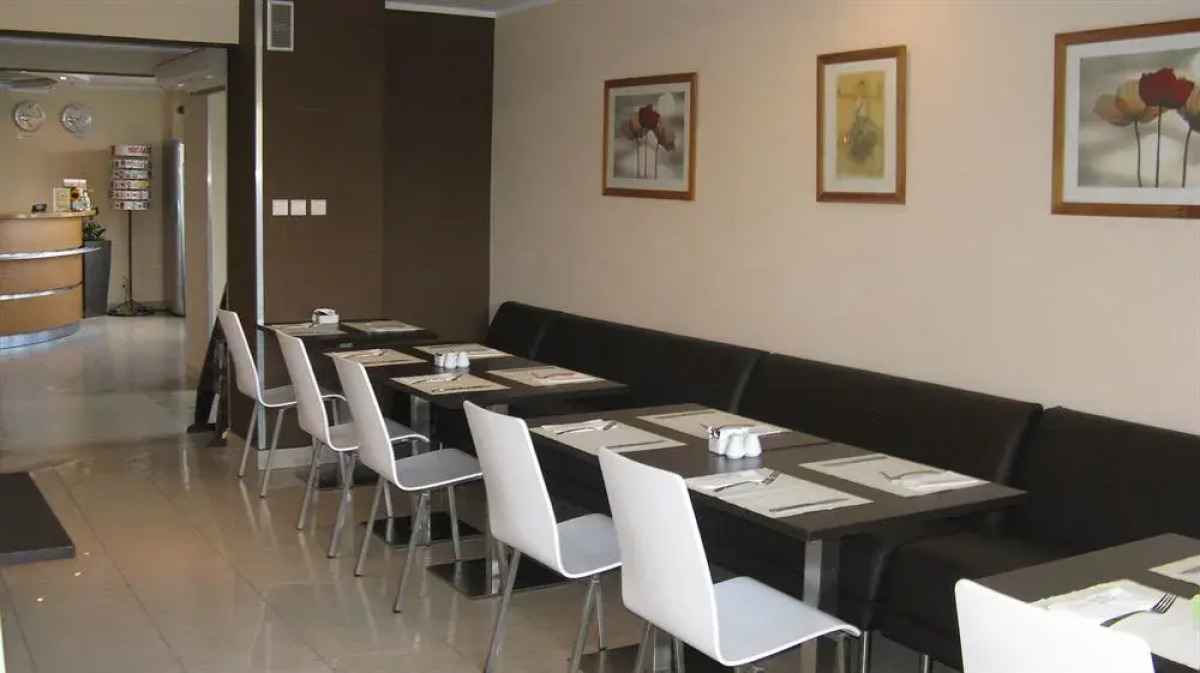 Hotel Wilanów Warszawa by DeSilva