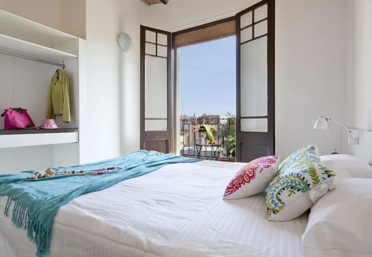 Happy People Sagrada Familia