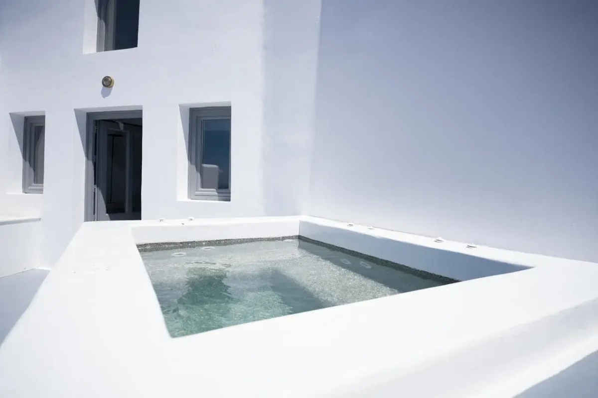 Ikies Santorini