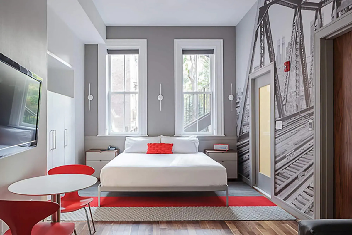 Отель The Revolution