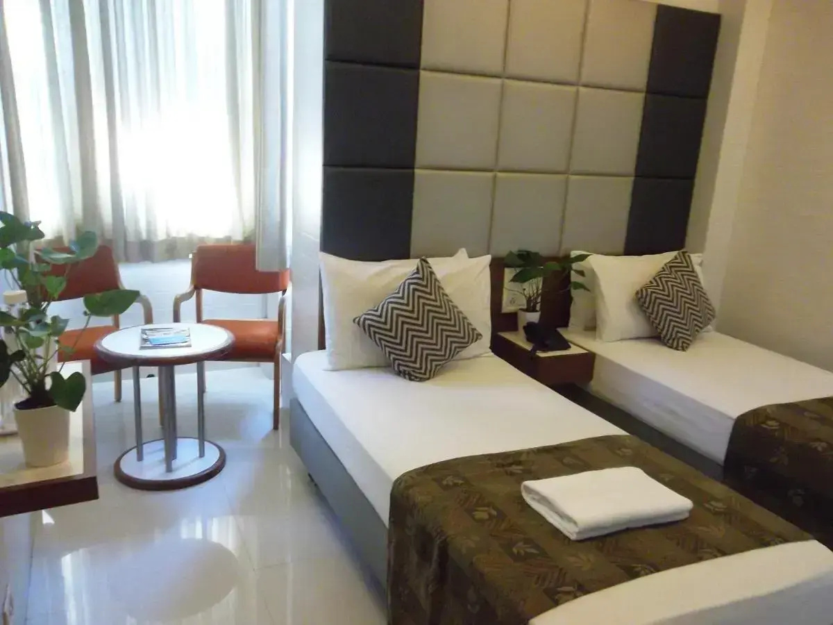 Elphinstone Hotel